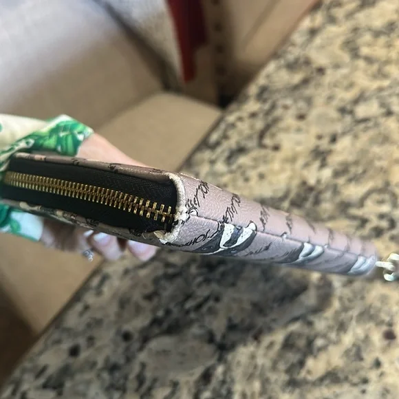 Betsey Johnson French bulldog wristlet - Picture 3 of 3